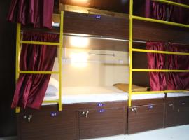 Neon Nest Dormitory Suits Asalpha Metro、ムンバイのホテル