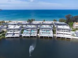Beachfront 3BR Penthouse with Private Rooftop Pool - Laguna, BangTao