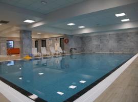 Hotel i Apartamenty Gorzelanny Dźwirzyno، فندق في دزيورزينو