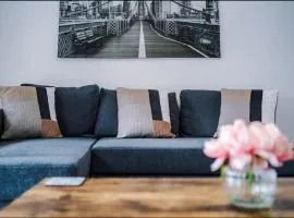 Modern & Cozy 3BR House - Sleeps 8
