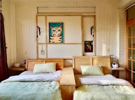 Nuannuan Mobile Youth Hostel 暖暖汽车青旅