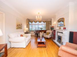 Spacious 3bedroom house near Crystal Palace London - Pass the Keys, hotel v Londýně