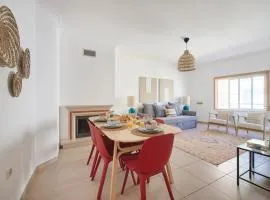 Spacious Apt Near Beach & Train, By TimeCooler