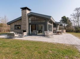 Klaver Vier (8p), hotel with hot tubs in Ballum