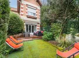 Rez-de-jardin 300m plage, parking