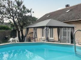 Villa charmante à Saint-Martin-Longueau avec piscine privée, hotel din Saint-Martin-Longueau