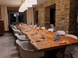 Laforestière, ruime authentieke vakantiewoning in de vallei van de Semois, hotel a Vresse-sur-Semois