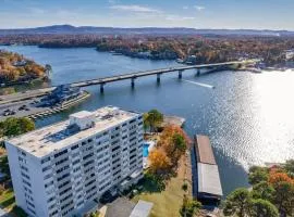 Lakefront Couple and Kids Condo with Pool - Near Downtown