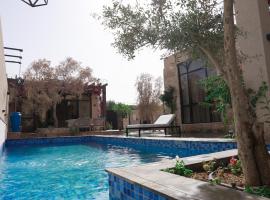 Voyage Itlalat Resort منتجع وشاليهات فوياج اطلالات, хотел в Al ‘Uyaynah