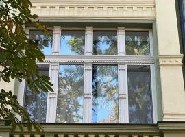 Victoria Apartment 1901