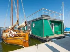 Hausboot Smaragd mit großem Sonnendeck und inklusive Wäschepaketen