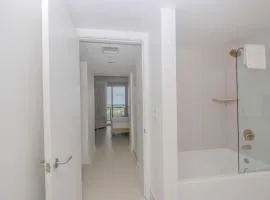 Luxury Miami Apartment Beach and Poolside drinks 2308