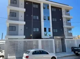 03 quartos (ar condicionado e ventilador), até 10 pessoas, garagem, atrás do hospital da Unimed apt 202