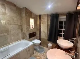 London Bridge Room