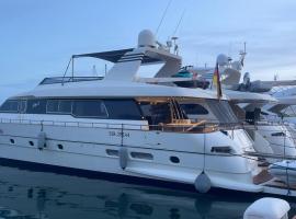 Imbarcazione Luxury CANADOS 86 FLY โรงแรมในซาแลร์โน