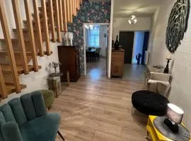 maison pour groupe 4chambres 8lits 2salles de bain 3wc terrasse stationnement gratuit