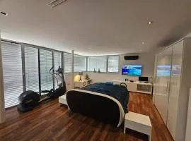 Riverside Loft - Castle View & Free Parking & Terrace