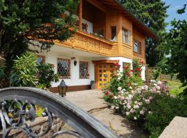 Ferienwohnung Schloßberg 1, hotel in Peiting