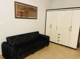 Cosy stay with comfort, villa a Karachi