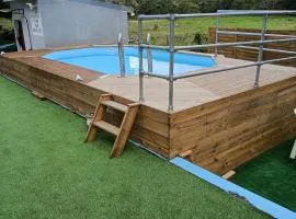 Bungalow charmant à Château Gaillard avec piscine partagée