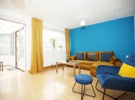 Gainsborough Place By N And N Stays, Perfect for Contractors and Workers Visiting Cardiff, Pvt Off Road Parking, Close to Cardiff Bay & international sports village, long stay disc available, Fast Wifi