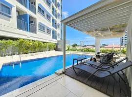 Elegant Studio with balcony unit 625 - 6th floor - near Ateneo De Cebu - High speed internet - Northwoods Place