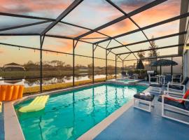 Family home w pool near Disney, khách sạn ở Orlando