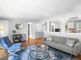 Peaceful 4-bed getaway across from Clam Lake