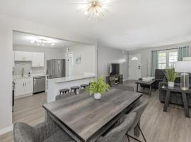 Modern Ranch 15 min to Downtown and Hospitals, hotel v destinaci Euclid