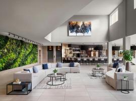 The Westin Calgary Airport, hotel with hot tubs in Calgary