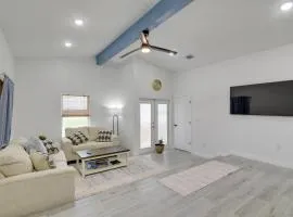 3 Mi to Bolivar Beach Quiet Condo with Balcony