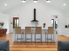 Dalhousie Birregurra Modern Country Escape, готель у місті Whoorel