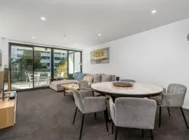 Modern 2BR APT in Highgate Executive Apartment - Hosted by Canstay