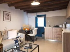The Hideaway Suite, Cozy Courtyard Retreat in the Hills