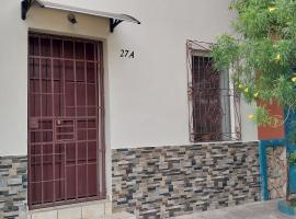 La casa del abuelo Tata, hotel med parkering i Santa Ana