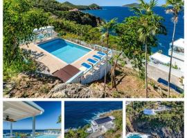 Oceanfront Villa with Pool, Hot Tub & 5 Condos! USVI, hotel v destinácii East End