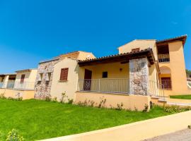 Residence in Malamurì near Budoni, apartments 4 beds with private outdoor area، فندق في بودوني