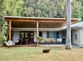 Palm Beach House - sleeps 10 - spacious