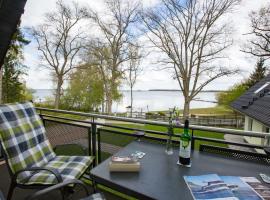 Ferienwohnung Mauersegler im Müritz Seepark, hotel in Röbel