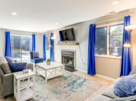 2 Mi to Rehoboth Beach Condo with Pool Access!, condo em Rehoboth Beach