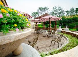 SUN KINGDOM HOT SPRING&RESORT HOTEL CHONGQING, hotel v destinaci Čchung-čching