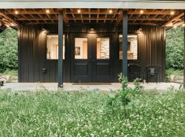 Ensuite #8 - Wifi - Gas Fp - Bbq - Sleeps 2, hotel sa Glacier