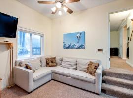 Snowline Lodge Condo #36 - Shared Wi-Fi - Pets Ok, hotell i Glacier