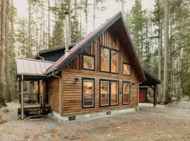 Glacier Springs Cabin 39 - Hot Tub - Wi-Fi - Pets Ok