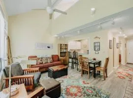 Snowater Condo 82 - Fireplace - Wi-Fi - Pets Okay