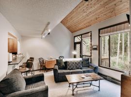 Snowater Condo #14 - Blissful Relaxation!, Hotel in Glacier