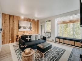 Snowater Condo #64 - Pets Ok - Fireplace, viešbutis mieste Glacier