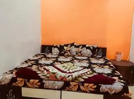 Jay Shree Radhey Home Stay Near 300mtr From Mathura Junction Railway Station