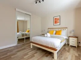 Welcome to Belfast: Your Gateway to Unforgettable Memories! Spacious 3 bedroom, Family Home.
