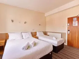 Properties Unique Dene Rooms - Family Room